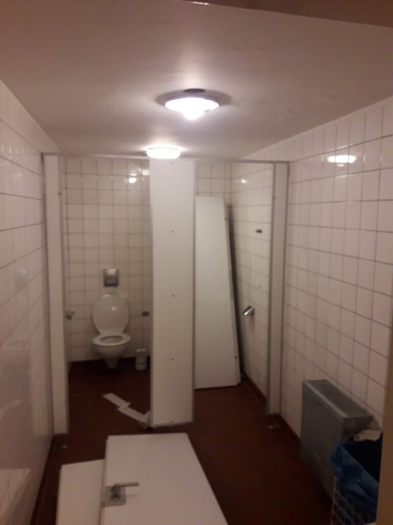 Dorftoiletten beschädigt