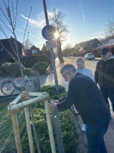 Drei neue Bäume für unser Dorf – Ein Zeichen für Gemeinschaft und Zukunft